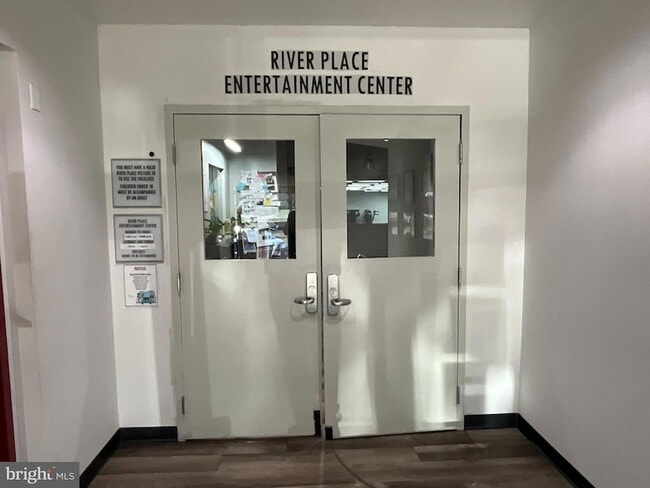 Building Photo - 1021 Arlington Blvd