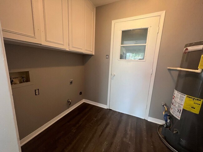 Foto del edificio - Remodeled 4 Bedroom home