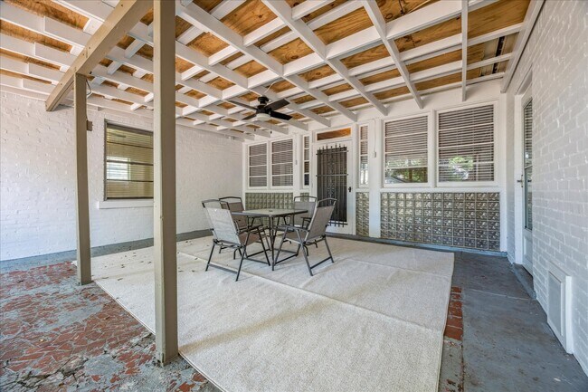 Building Photo - 171 Palisade St