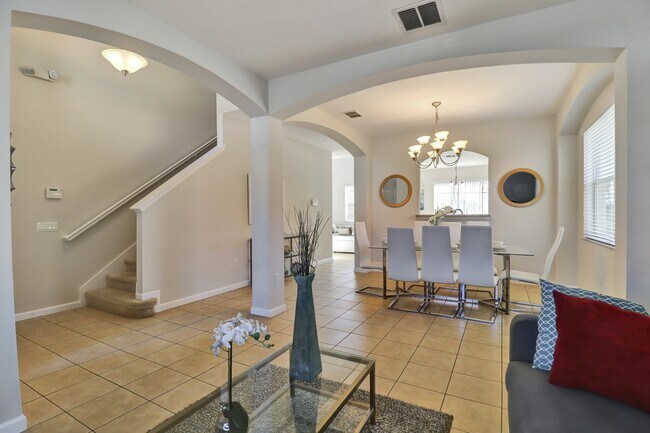 Building Photo - 400 Viola Dr