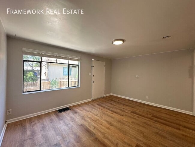 Building Photo - 1356 Zephyr St