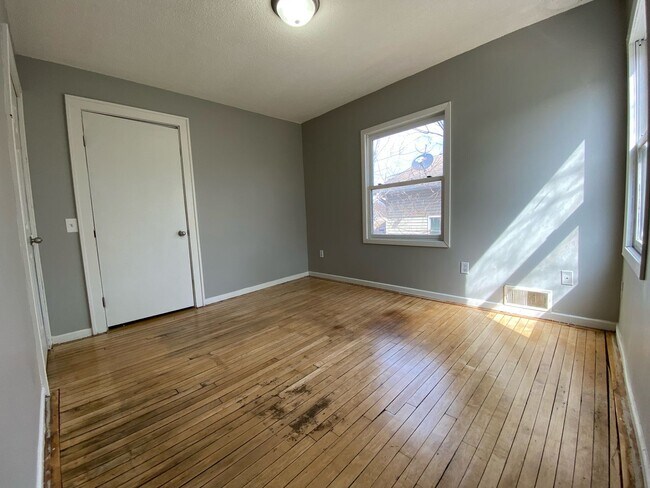 Foto del edificio - Beautiful 4 Bedroom 1.5 Bathroom Townhome in Minneapolis!