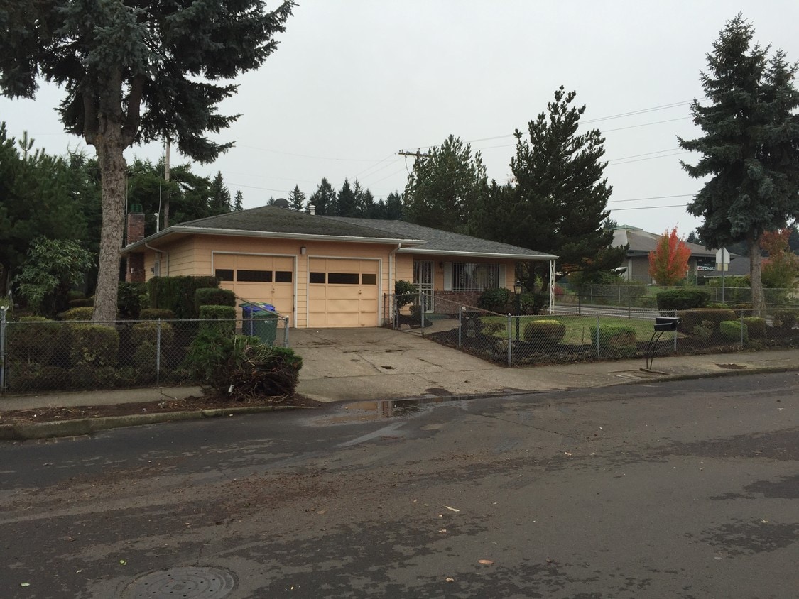 17212 NE Wasco St, Portland, OR 97230 House Rental in Portland, OR