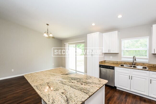 Building Photo - 2120 SW 155th LN