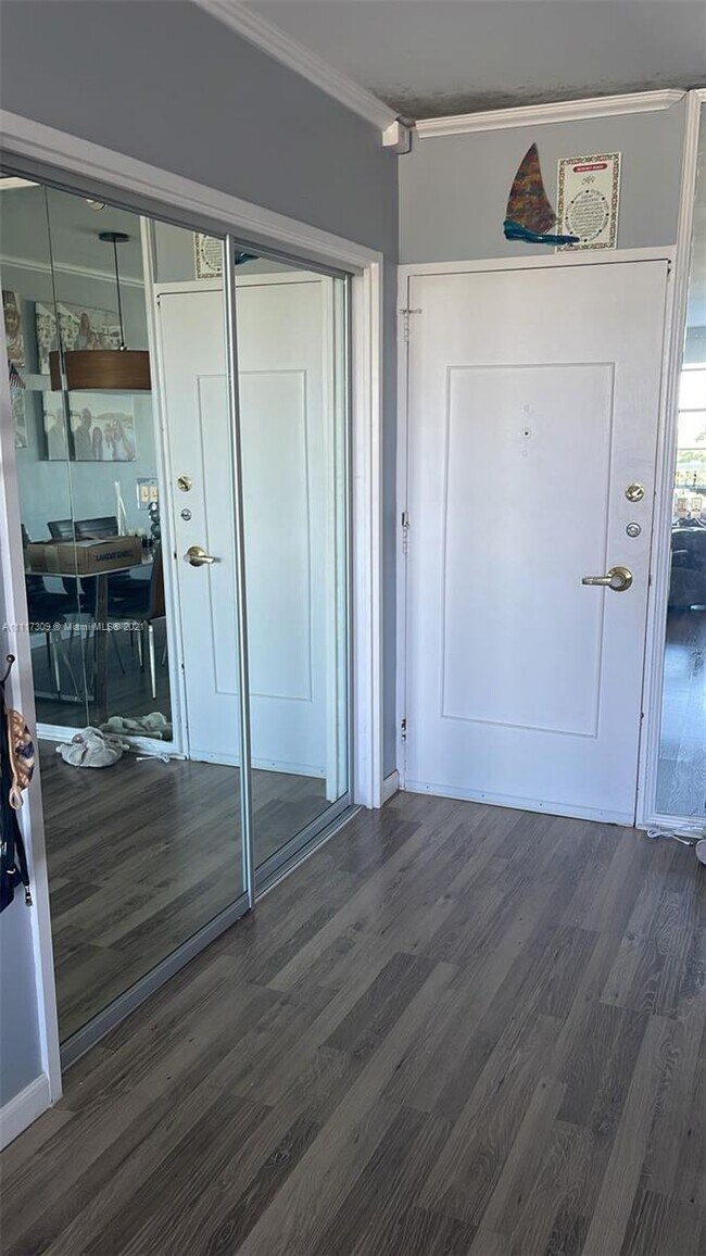 Foto del edificio - 5700 Collins Ave