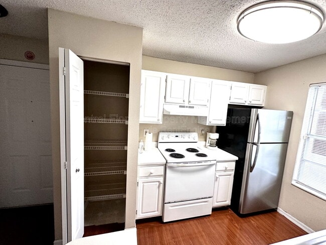 Photo - 1969 Summer Club Dr Apartment