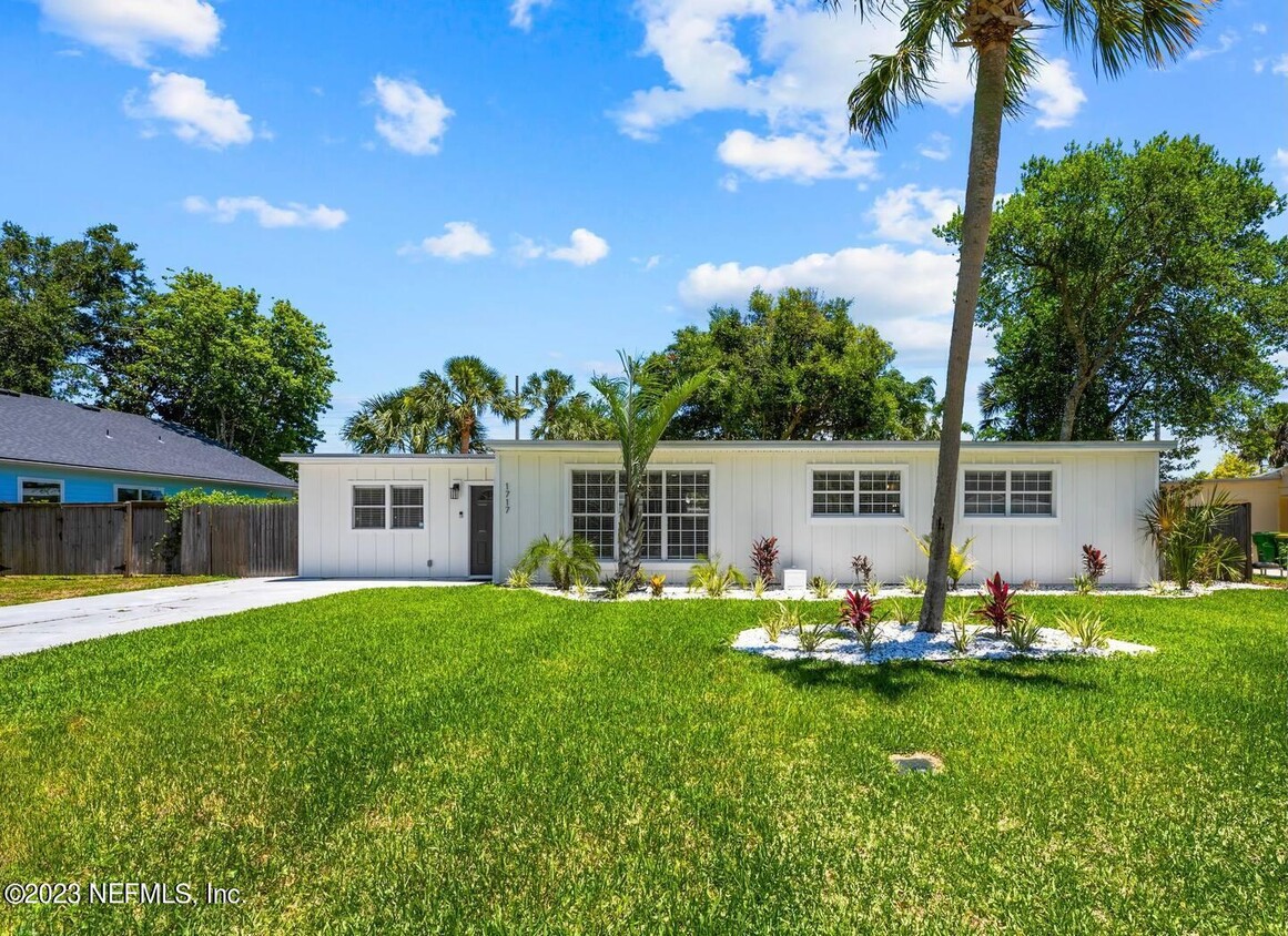 Foto principal - 1717 Sunset Dr