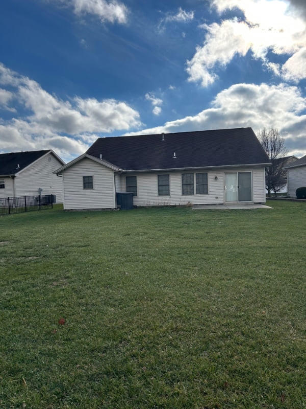 Building Photo - 2439 Meadowpoint Dr