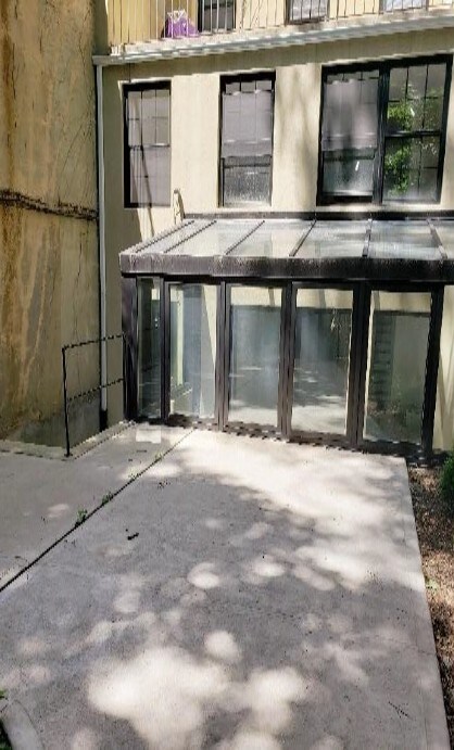 Building Photo - 322 E 79th St