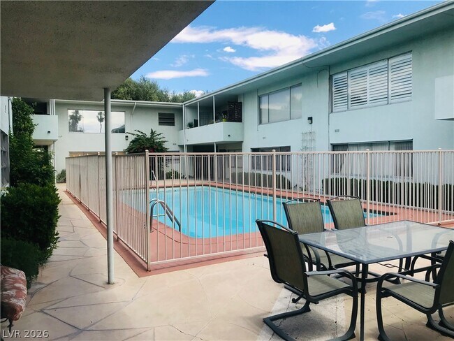 Building Photo - 1700 Rexford Dr