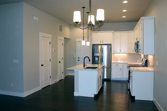 Building Photo - 5055 River Roads Dr