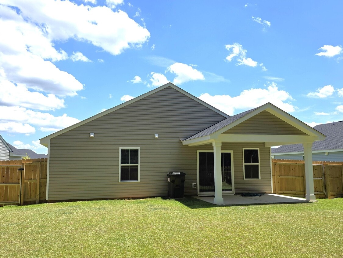 Building Photo - 716 Sinker Lane