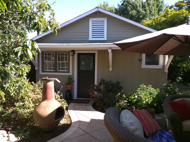 Foto del edificio - 470 Atlanta Ave (Front house)