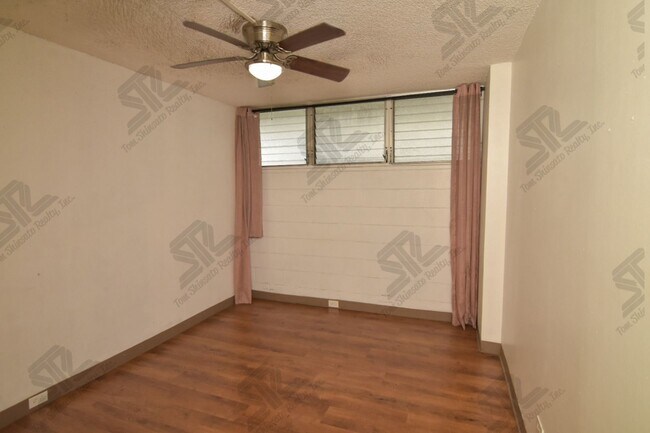 Building Photo - 620 McCully St
