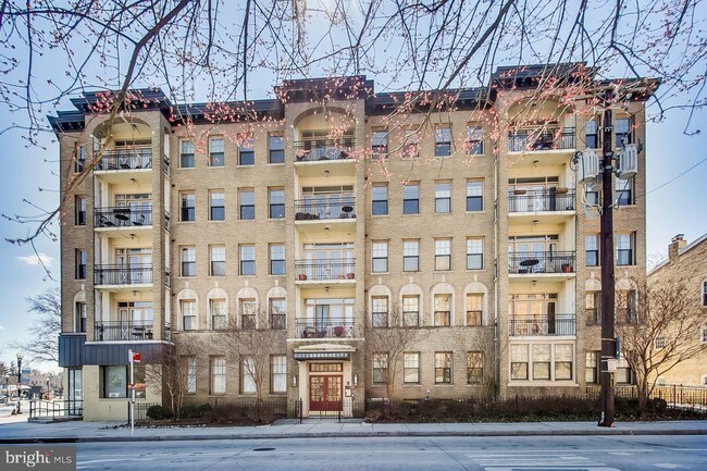 Building Photo - 2902 Porter St NW