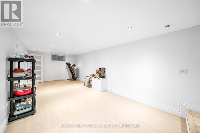 Photo du bâtiment - 834 Sanok Dr