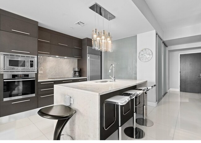 Building Photo - 900 Biscayne Blvd
