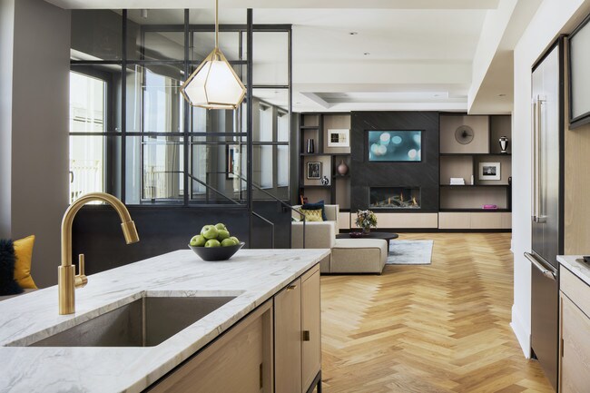 Building Photo - The Versailles