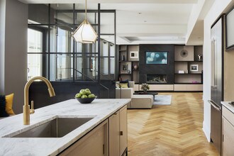 Building Photo - The Versailles