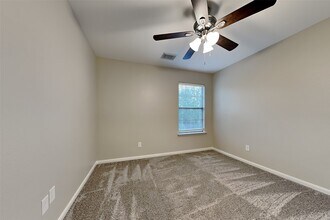 Building Photo - 29527 Legends Stone Dr Building Photo - 29527 Legends Stone Dr