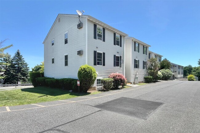 Foto del edificio - 18 Lexington Hills Rd