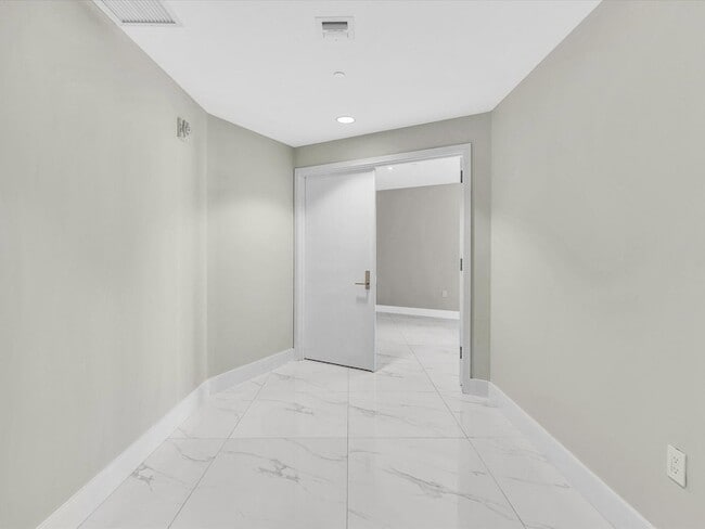 Building Photo - 701 N Fort Lauderdale Beach Blvd