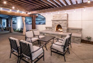 Building Photo - Centerpointe at Market