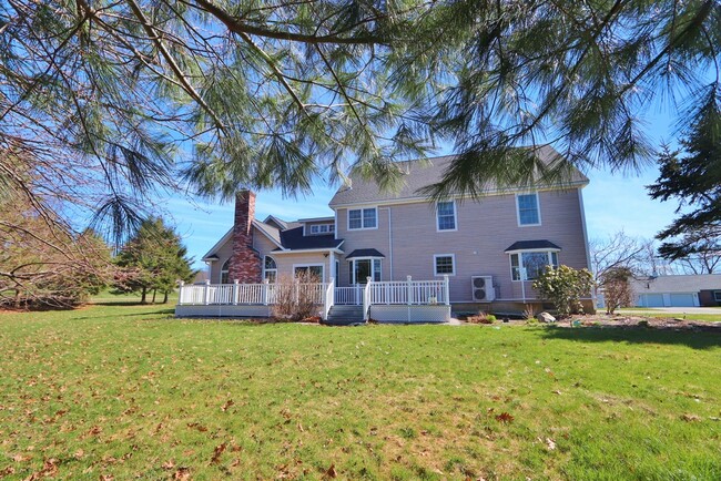 Building Photo - 21 Longmeadow Dr