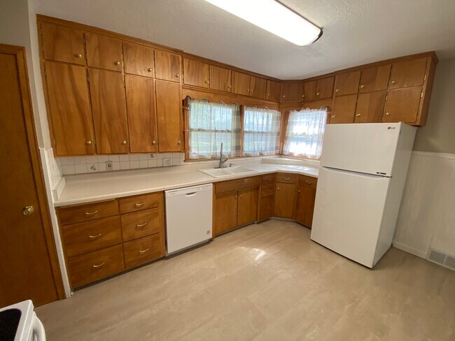 Kitchen - 1305 Vine St