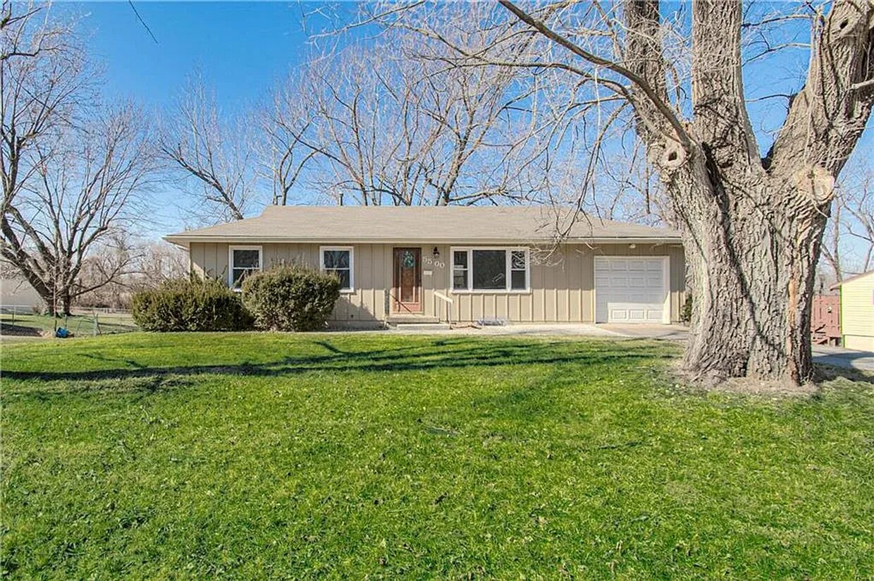 Primary Photo - COMING SOON! 3 Bedrooms 2 Bathrooms $1,550