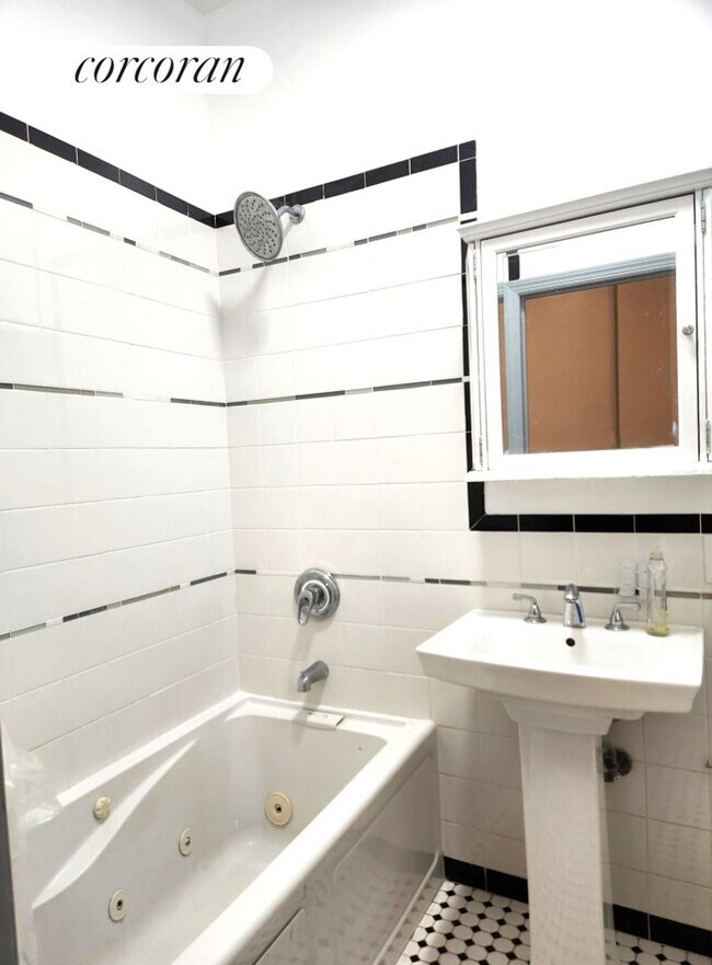 Building Photo - 204 Lincoln Pl