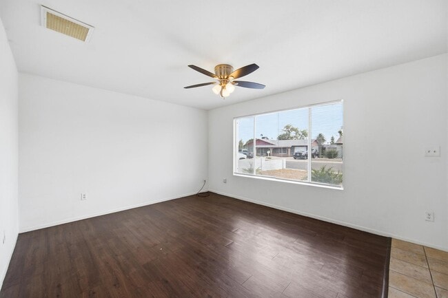 Building Photo - 204 E Duke Dr