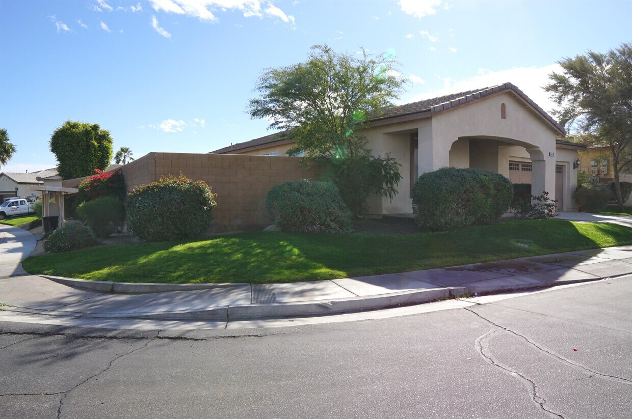Primary Photo - 44336 Avenida Suarez