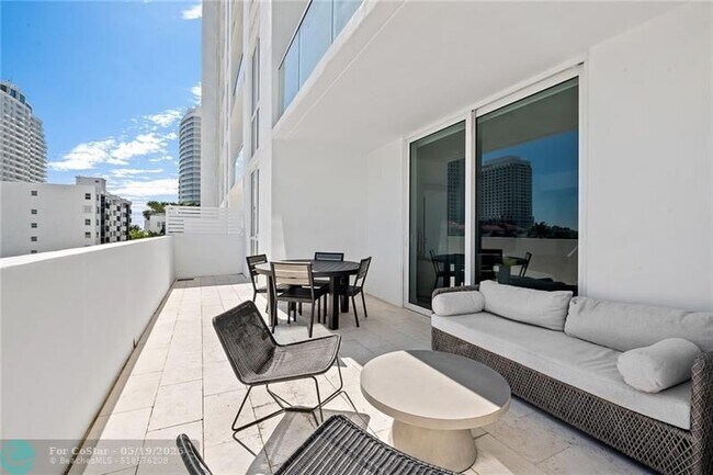 Foto del edificio - 401 N Birch Rd