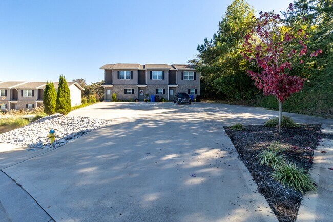 Foto del edificio - 906 Warrior Hill Dr