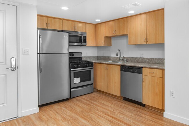 Building Photo - 13429 Vanowen St