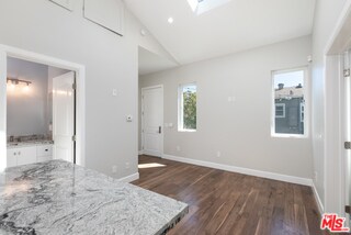 Foto del edificio - 7851 Airlane Ave