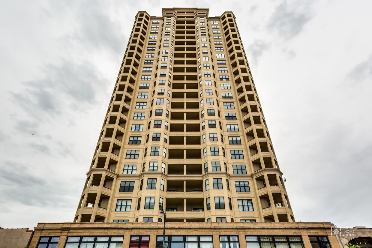 Primary Photo - 1464 S Michigan Ave