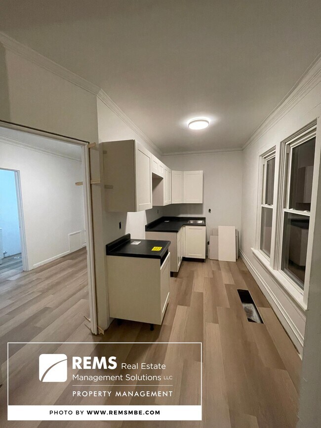 Building Photo - 246 N Walnut St