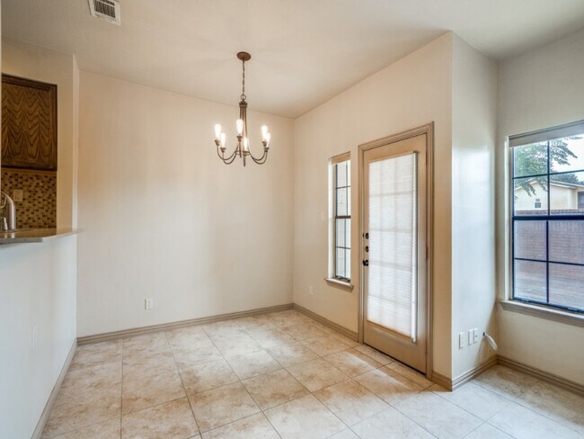 Foto del edificio - 3635 Garden Brook Dr