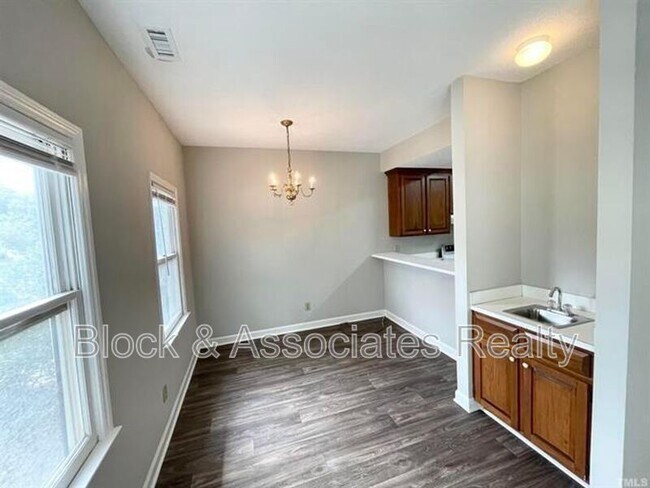 Foto del edificio - 218 S. Walker Street