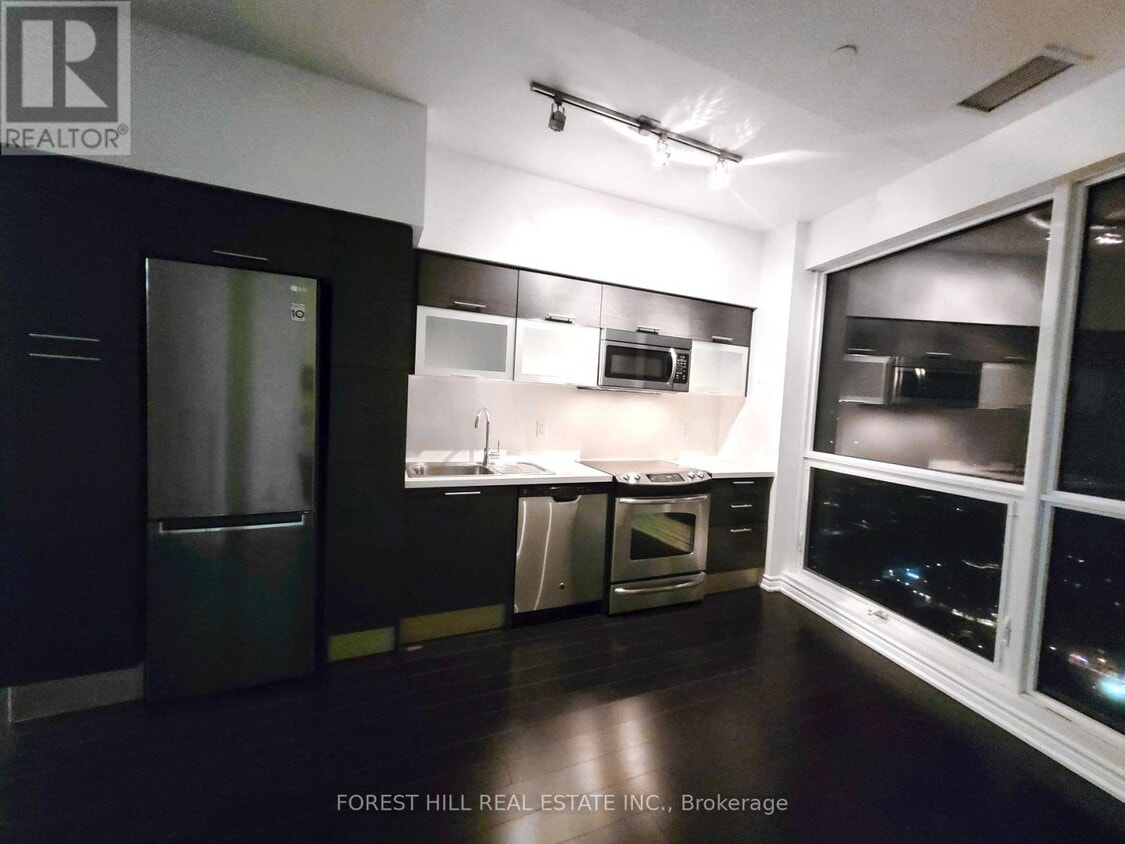 Primary Photo - 386-4386 Yonge St