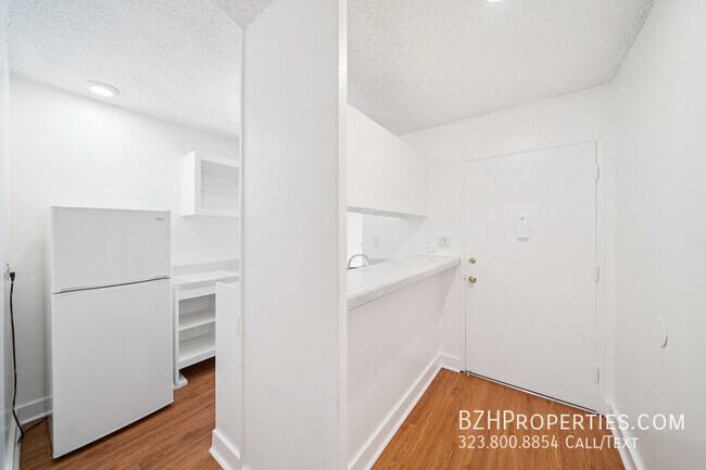 Foto del edificio - 7545 Hampton Ave