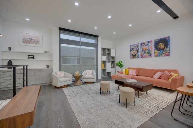 Foto del edificio - 4422 Riley Dr