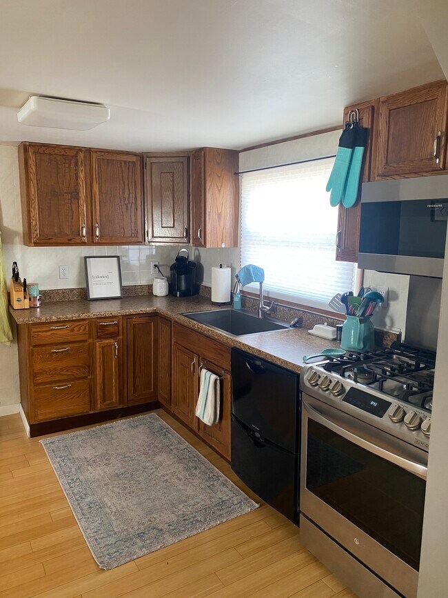 Building Photo - 1294 Vestal Ave