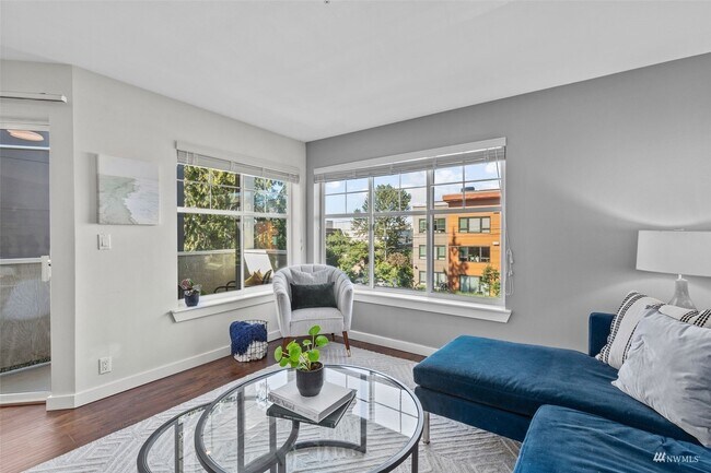 Living Area - 706 16th Ave