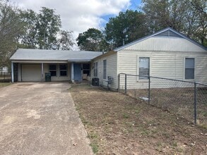 Building Photo - 1807 Poage Ave