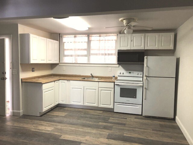 Foto principal - 146 S Country Rd