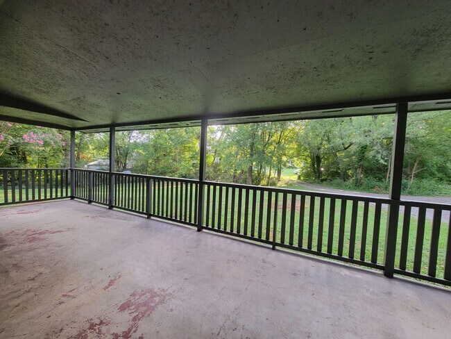 Foto del edificio - 753 Maple Grove St