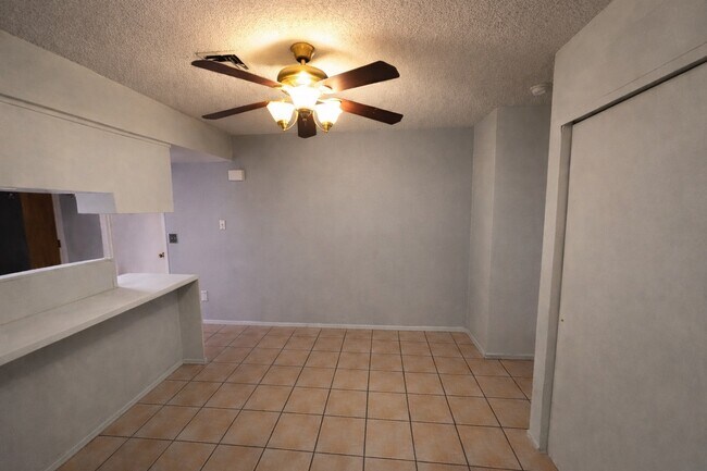 Foto del edificio - 1625 W Hillside Pl